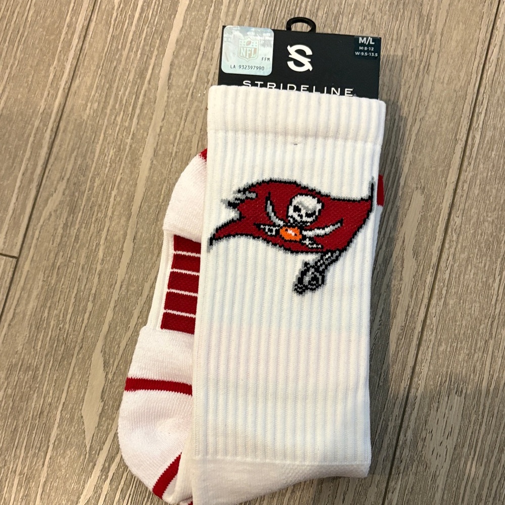 Tampa Bay Buccaneers White Crew Socks NWT